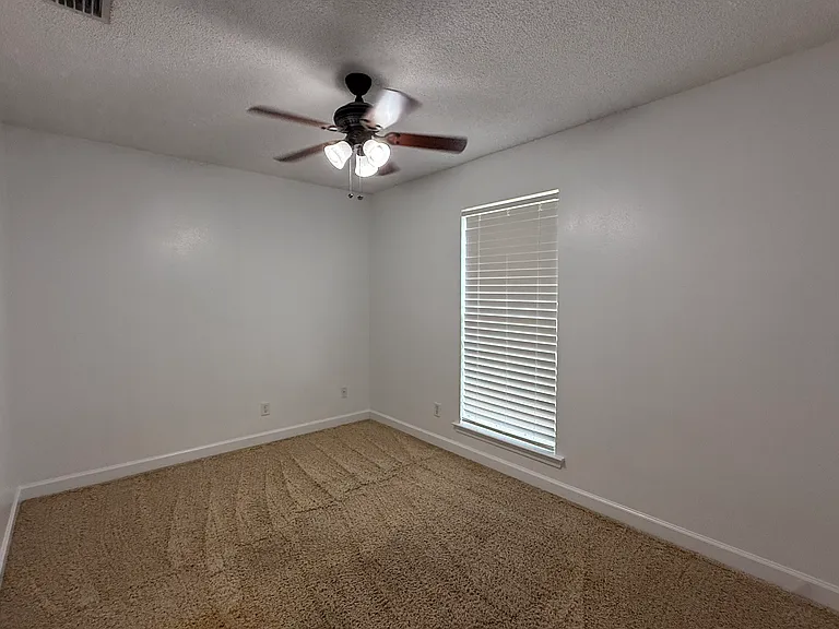 2710 Betbeze St — Photo 6
