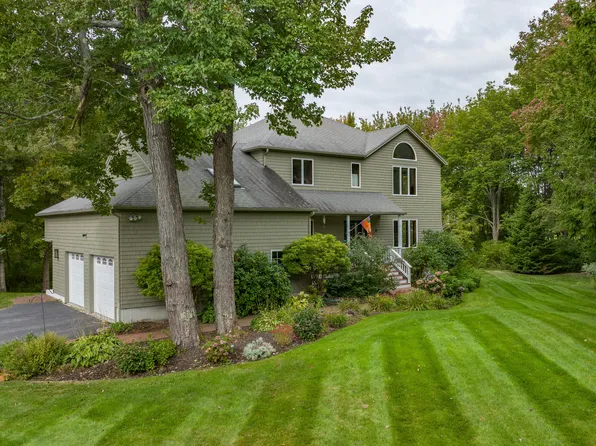 83 Hunts Point Road, Cape Elizabeth, ME 04107