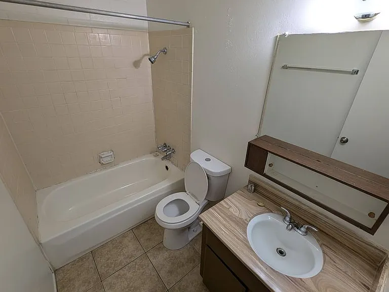 121 W Alturas St — Photo 5