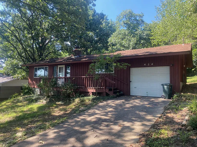 424 W Patricia Ln — Photo 2