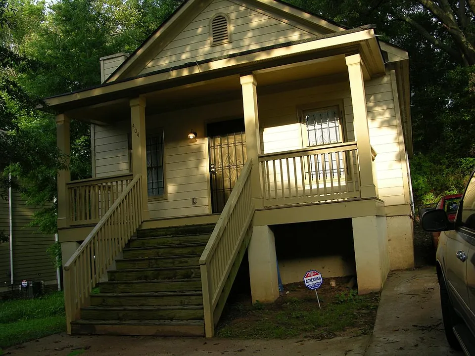 404 Griffin St NW