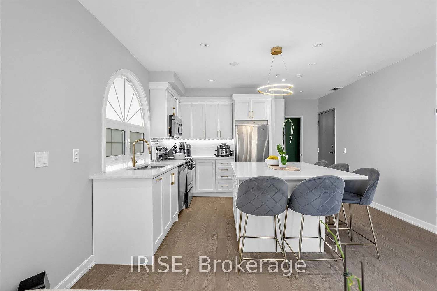 3 bed, $4,975 — Photo 4