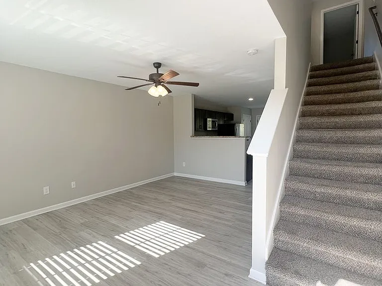106 Smithson Ct — Photo 3
