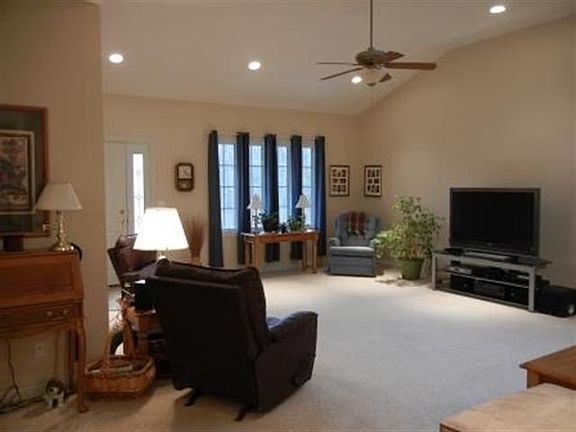 4th image of 1719 Mill Pond Ln