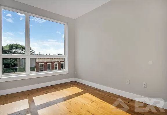 5th image of 418 Lexington Ave #4