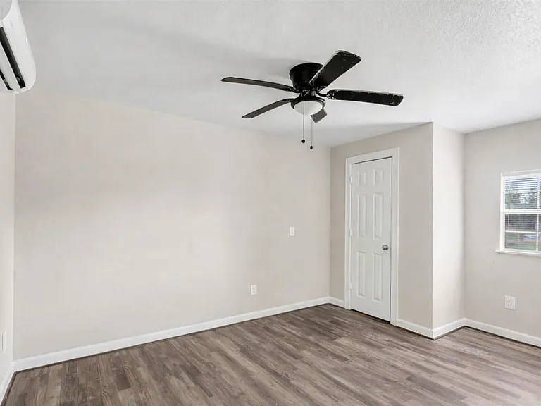 221 County Road 4803 — Photo 10