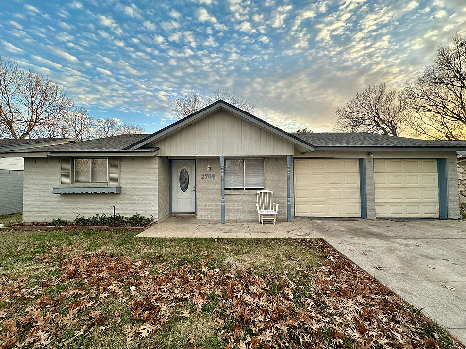 1st image of 2704 Buena Vista Dr