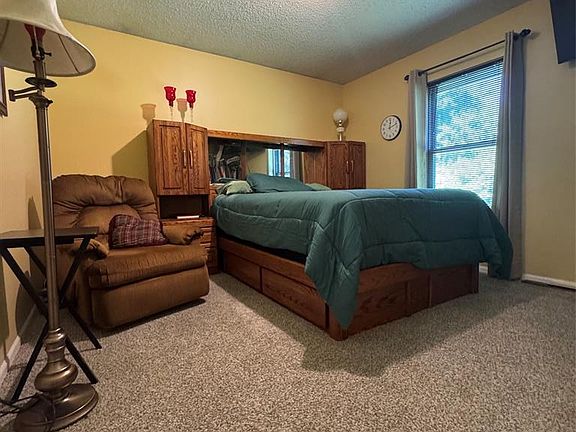 5th image of 38 Matchlock Dr