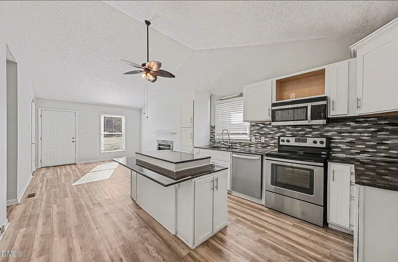 3 bed, 1064 sqft, $2,100 — Photo 4