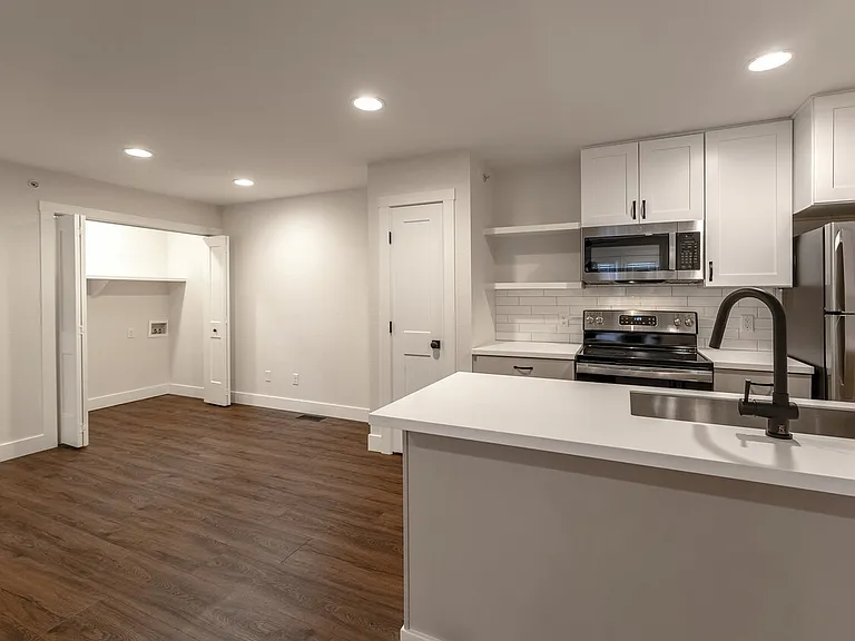 Highland Park Apartments — Photo 9