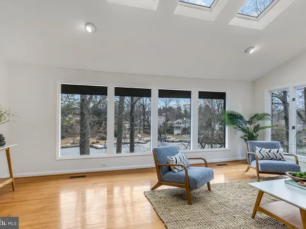 6114 Beachway Dr, Falls Church, VA 22041