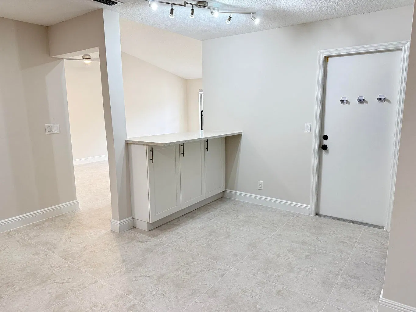 3 bed, 1210 sqft, $3,000 — Photo 4