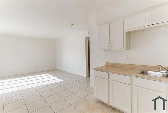 3370 Athens St #4 — Photo 8