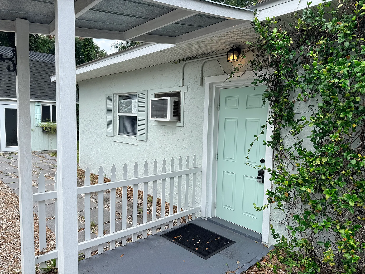 Studio, 525 sqft, $1,250 — Photo 2