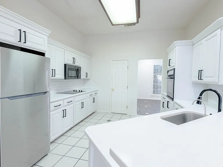 4801 Whitman Dr — Photo 10
