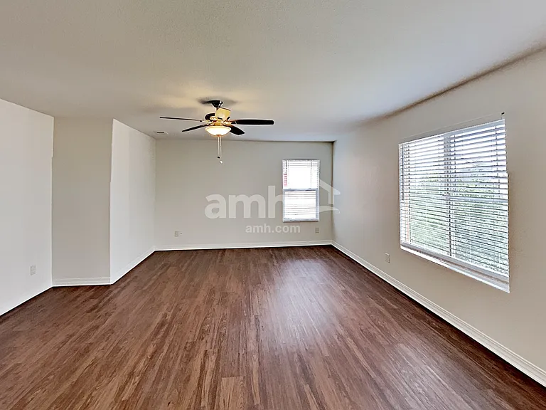 2542 S Genoa St — Photo 9