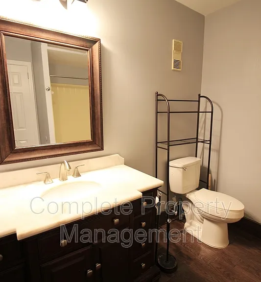 604 Farr Cir — Photo 6
