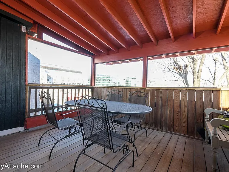 224 E St NE — Photo 49