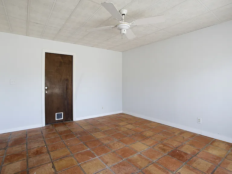 8315 Castlecreek Dr — Photo 11