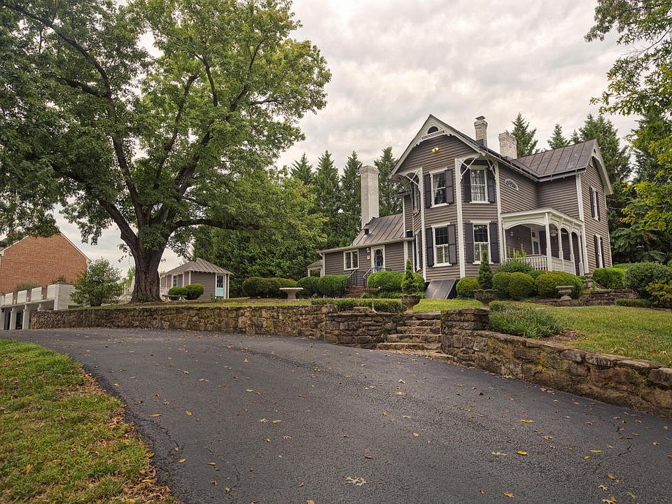 1st image of 5555 Valley Dr