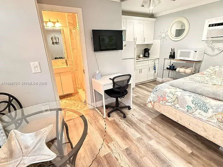 57 NE 24th St #COTTAGE — Photo 4
