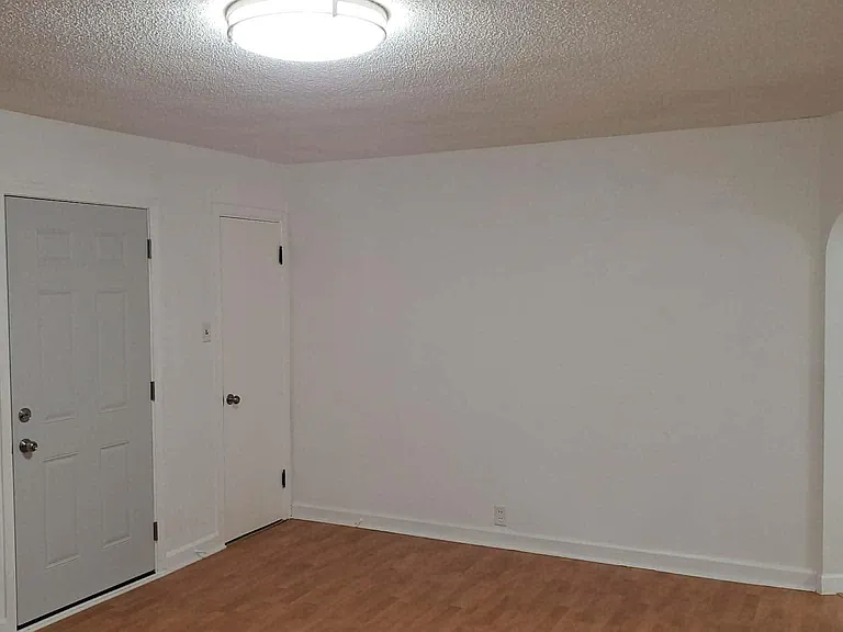 925 W Main St — Photo 2
