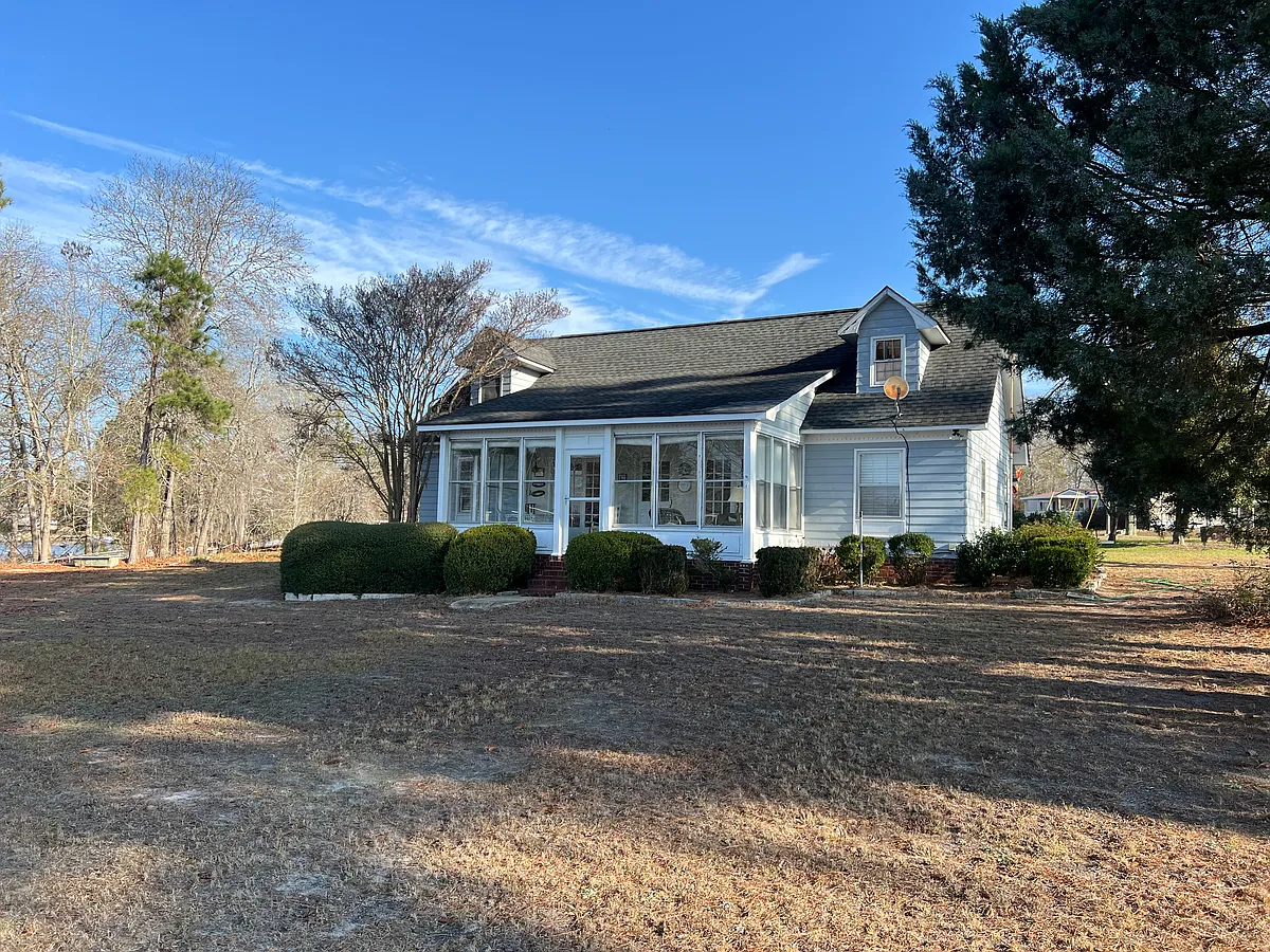 Front view - 1664 Wyboo Ave