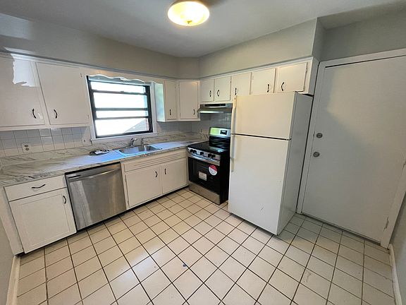 5th image of 325 Fountain St APT 1B