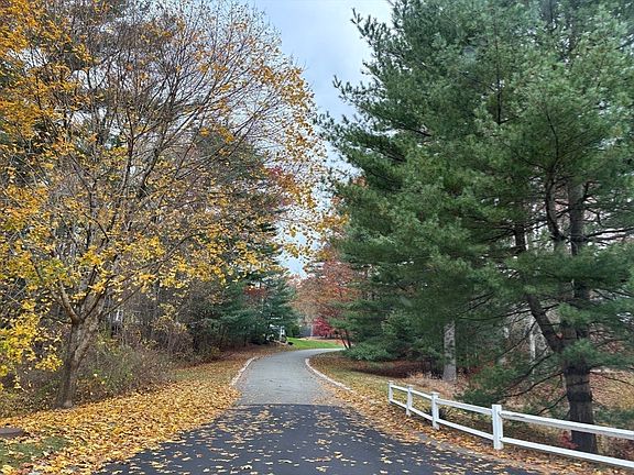 2nd image of 58 Bay Farm Rd Unit 58