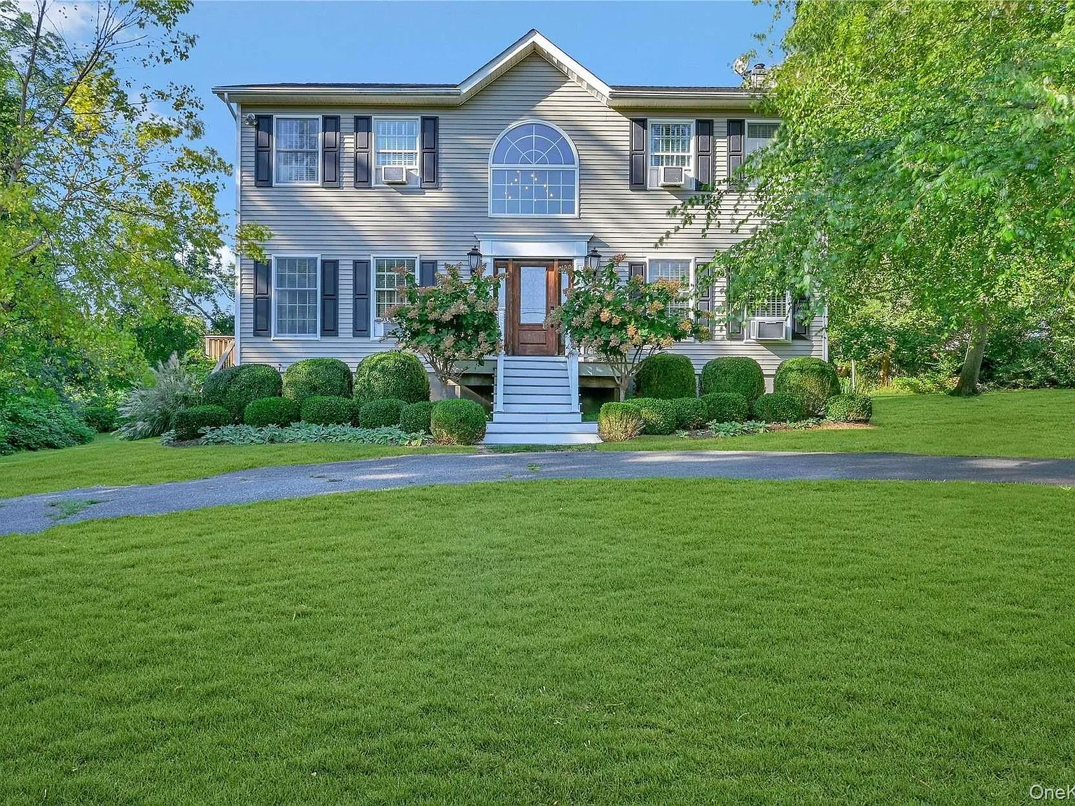 5 bed, 3.0 bath, 2500 sqft, $16,000 — Photo 2