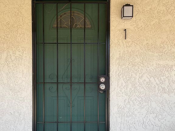 3rd image of 126 S Melrose Ave #1
