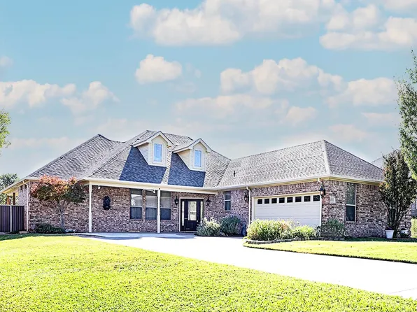 1503 Lance St, Bowie, TX 76230