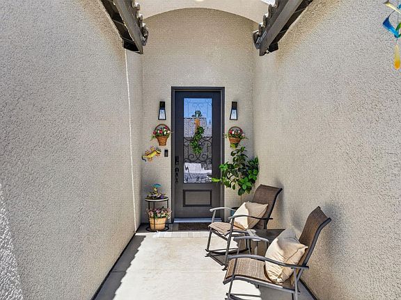 5th image of 897 Gunnison Dr