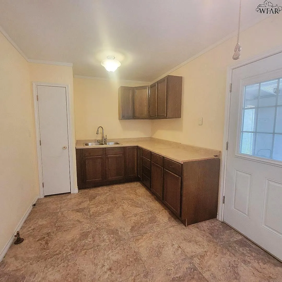 2 bed, 1.0 bath, 882 sqft, $1,100 — Photo 4