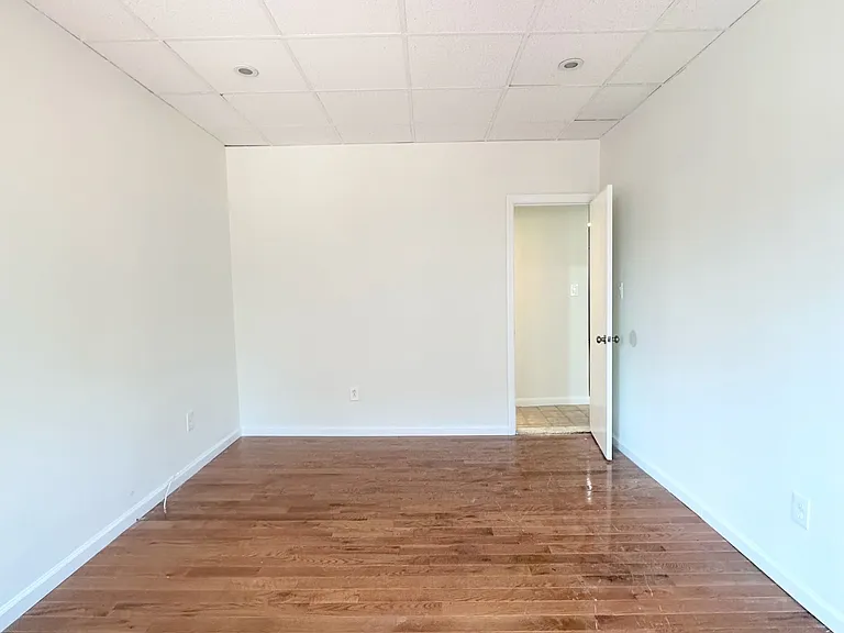 1012 Van Nest Ave #1 — Photo 5