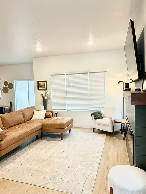 4 bed, 3.5 bath, 2300 sqft, $3,200 — Photo 3