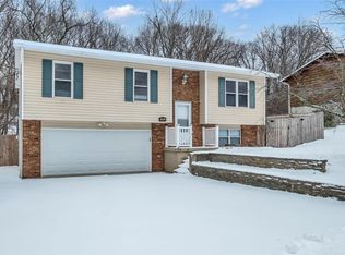 5540 Oak Pointe Dr, Imperial, MO 63052