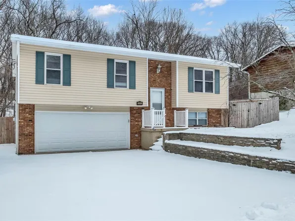 5540 Oak Pointe Dr, Imperial, MO 63052