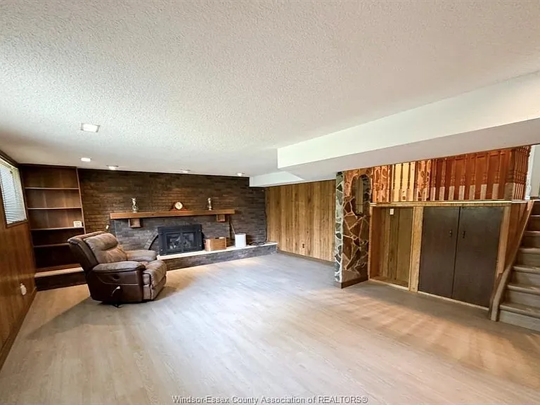 377 Fairway Cres — Photo 17