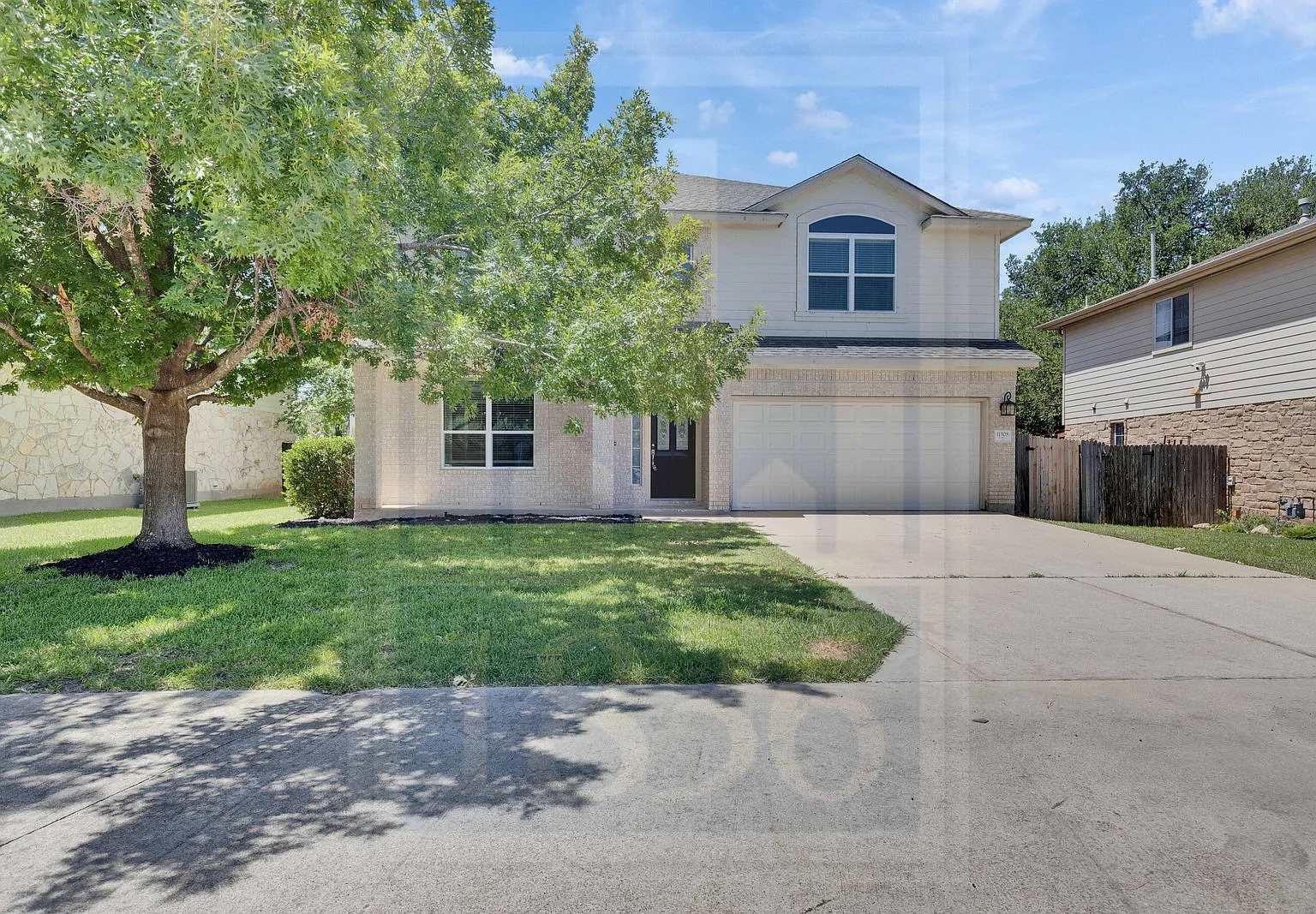3 bed, 2.5 bath, 2711 sqft, $2,500 — Photo 2