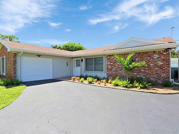 5th image of 19927 Gardenia Dr