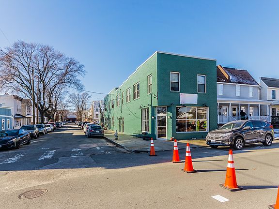 3rd image of 1301 W Leigh St