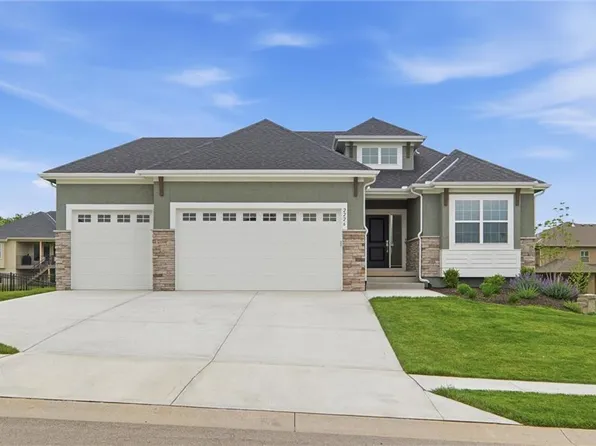 2226 SW Heartland Ct, Lees Summit, MO 64082
