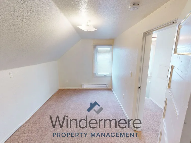 210 & 212 W Whitman Dr — Photo 6