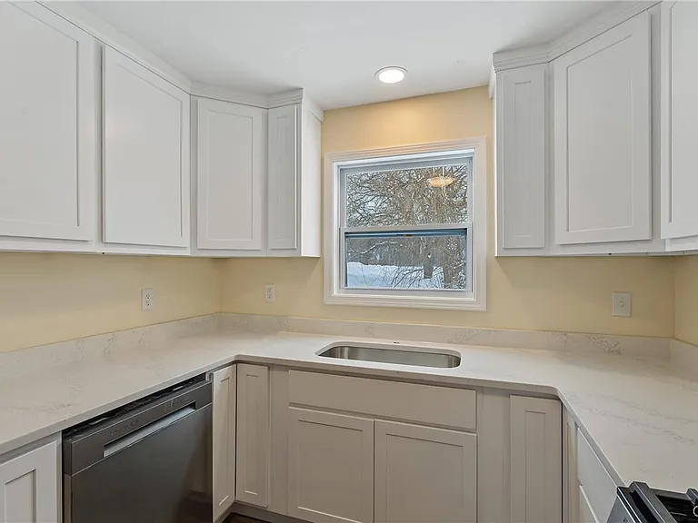 429 Beechwood Ave — Photo 6