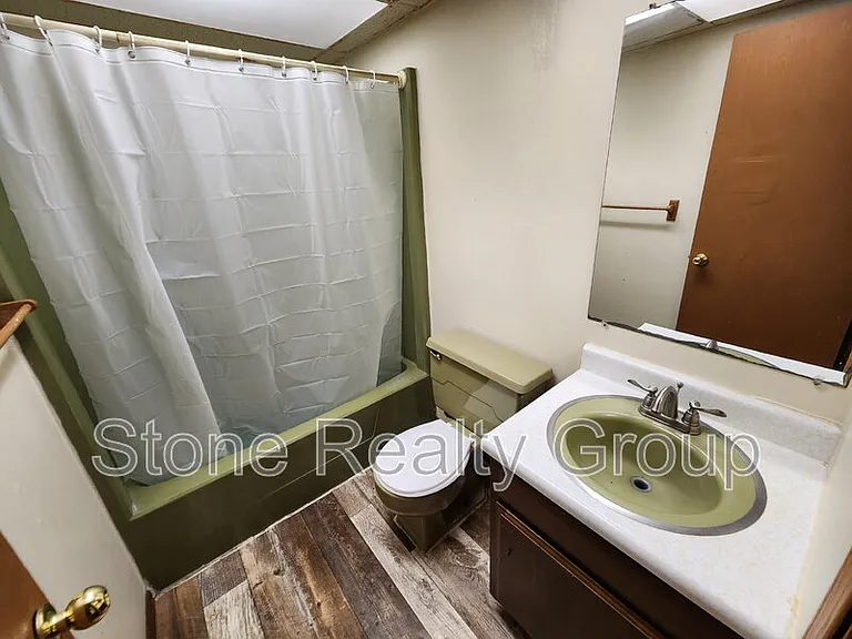 2333 Wallace Ave — Photo 8