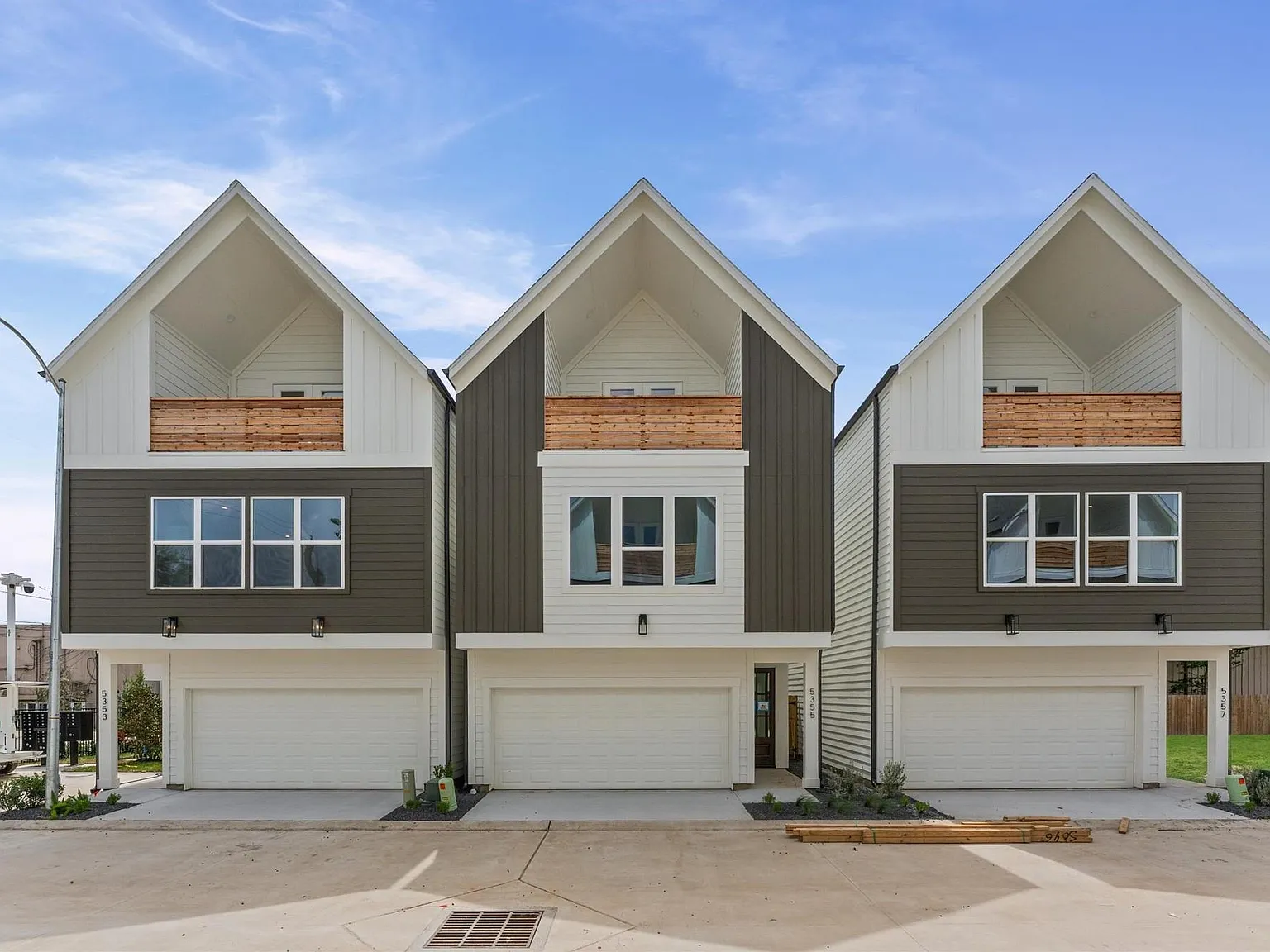 3 bed, 3.5 bath, 1603 sqft, $2,200 — Photo 4