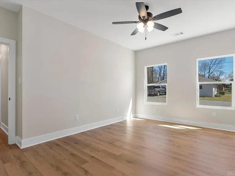 921 Banner St — Photo 8