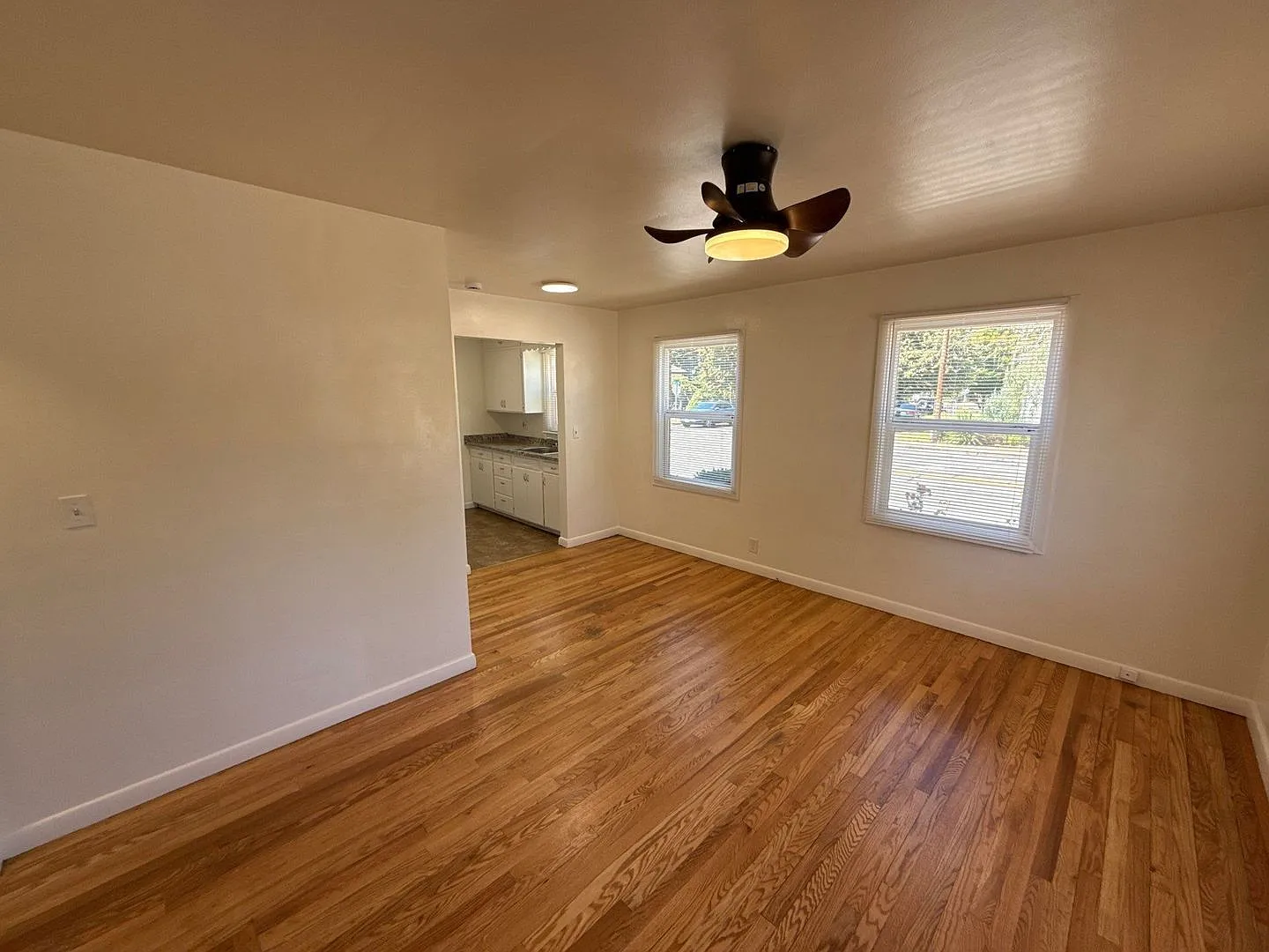 1 bed, 1.0 bath, 450 sqft, $1,125 — Photo 3