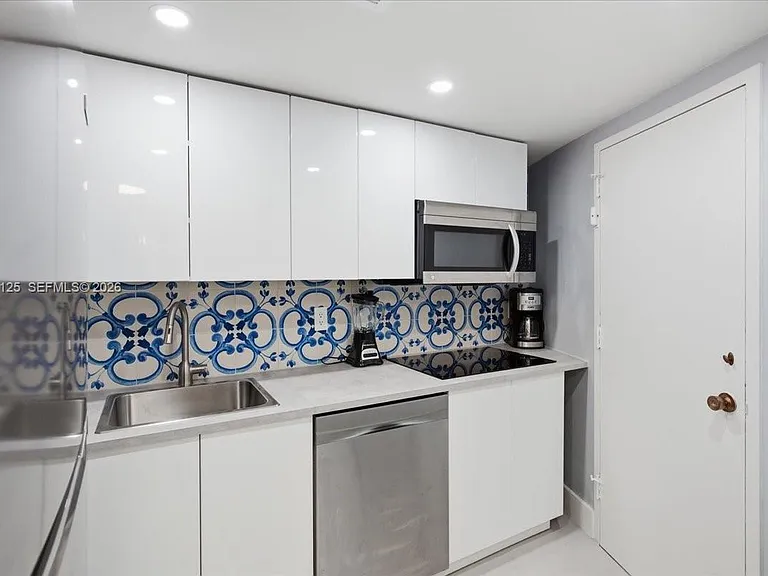 2899 Collins Ave #1022 — Photo 5